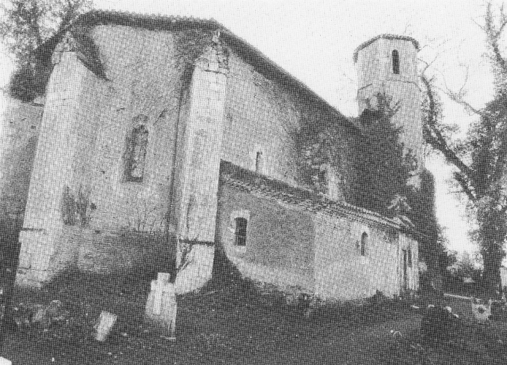 Le chevet de l'église Saint-André de Bouau (photo prise en 1980, églises anciennes du Gabardan). - Parleboscq