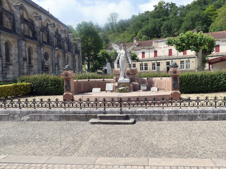 Le monument aux morts - Peyrehorade