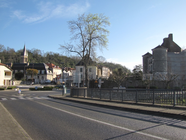 Peyrehorade : entrée de la ville