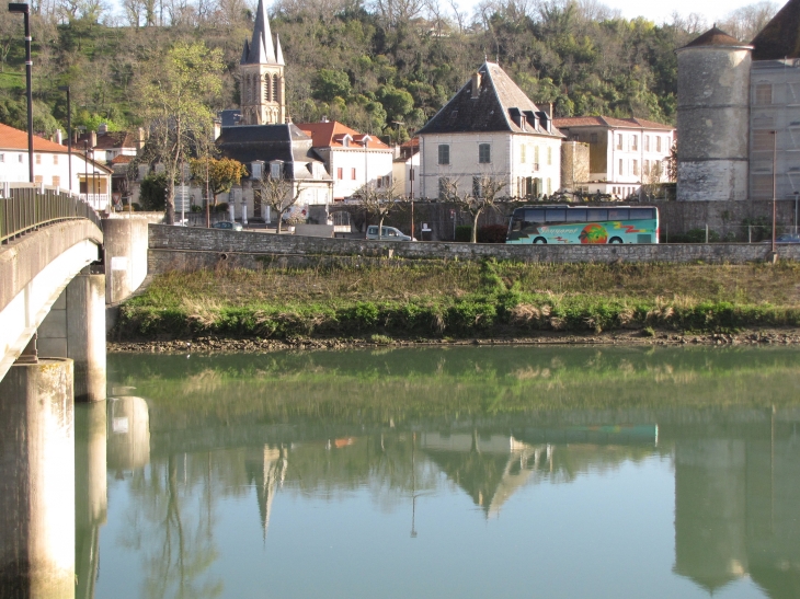 Peyrehorade, depuis le pont sur les Gaves.