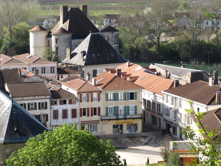 Panorama du centre ville et du château - Peyrehorade