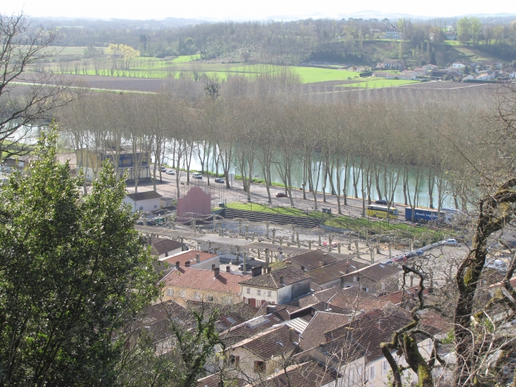 Le fronton de pelote basque, le Gave. - Peyrehorade