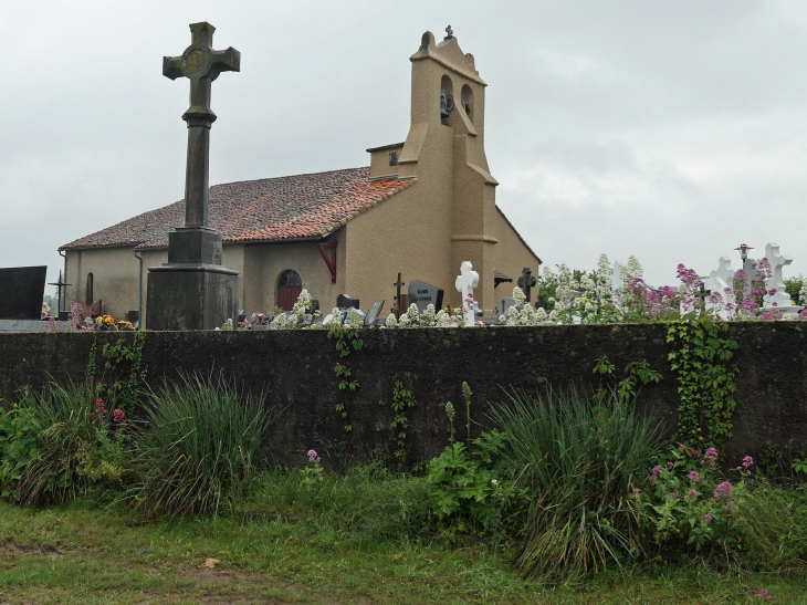 L'église et son cimetière fleuri - Philondenx