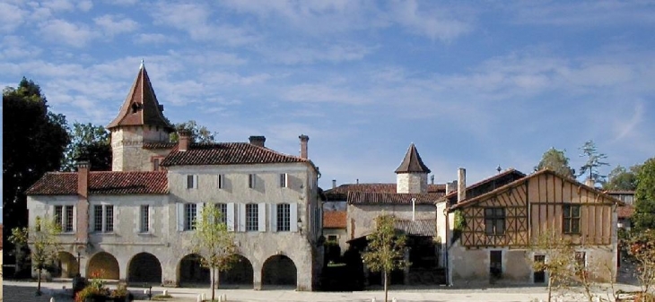 Vue panoramique de la bastide - Saint-Justin