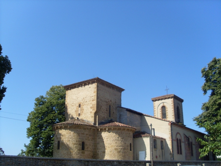 Eglise sous le doux soleil d'un matin d'août - Saint-Pierre-du-Mont