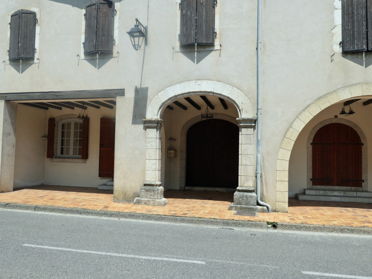 Les maisons à arcades - Sorde-l'Abbaye