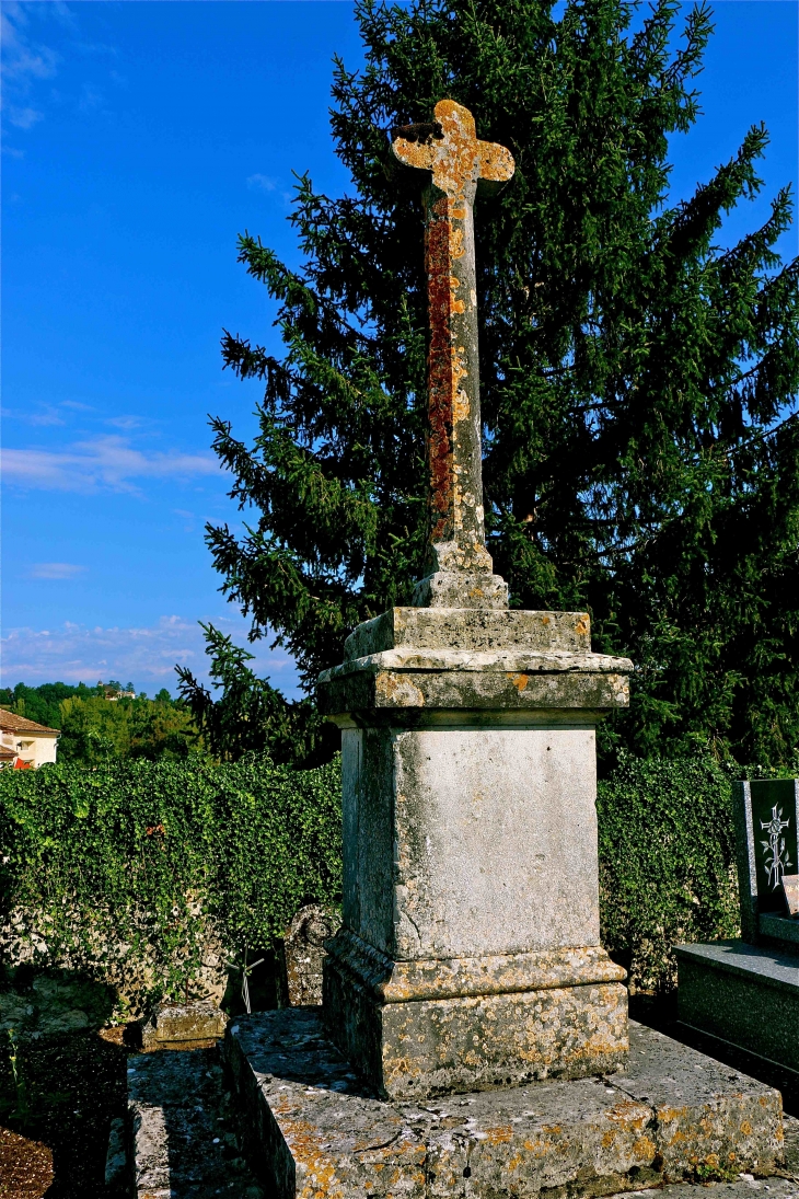 Croix du cimetière de l'église - Agnac