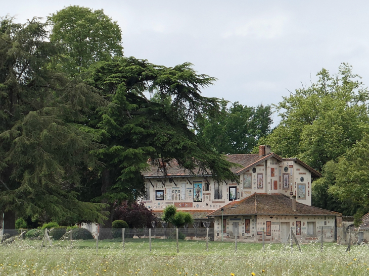 Domaine de Senelles: la maison aux assiettes - Bias