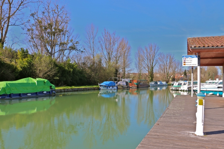 Le port fluvial. - Buzet-sur-Baïse