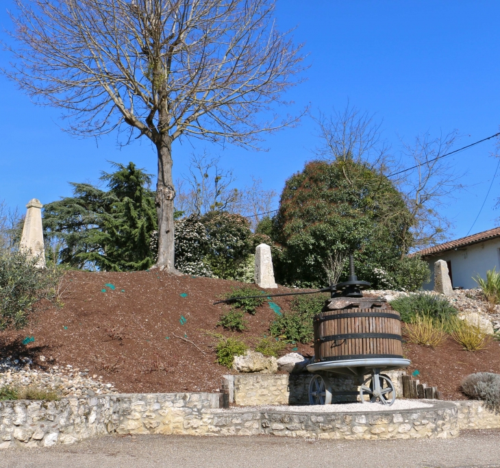 L'entrée du village. - Buzet-sur-Baïse