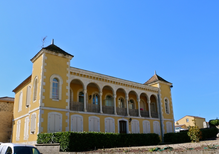 Maison bourgeoise près de l'église. - Buzet-sur-Baïse