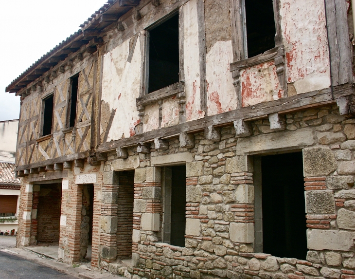 Maison à colombage. - Casseneuil