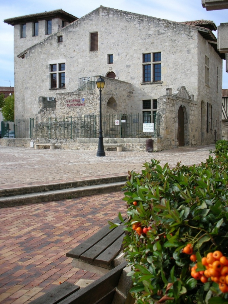 La Maison du Roy, siège de l' Office de Tourisme - Casteljaloux