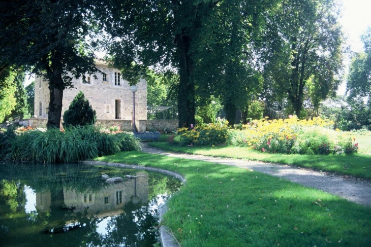 Parc d' Albret et son Château - Casteljaloux