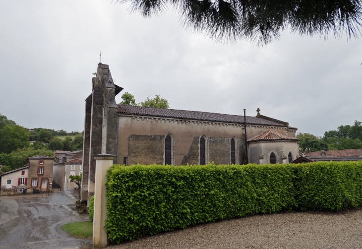 L'église dans le village - Caumont-sur-Garonne