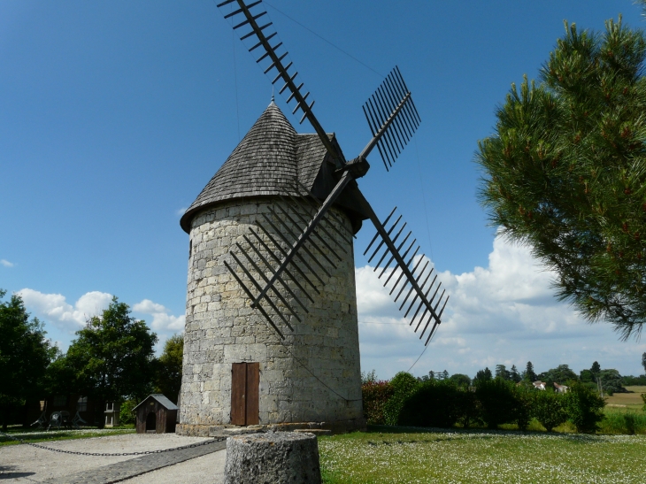 Moulin à vent  Crédit : André Pommiès - Cauzac