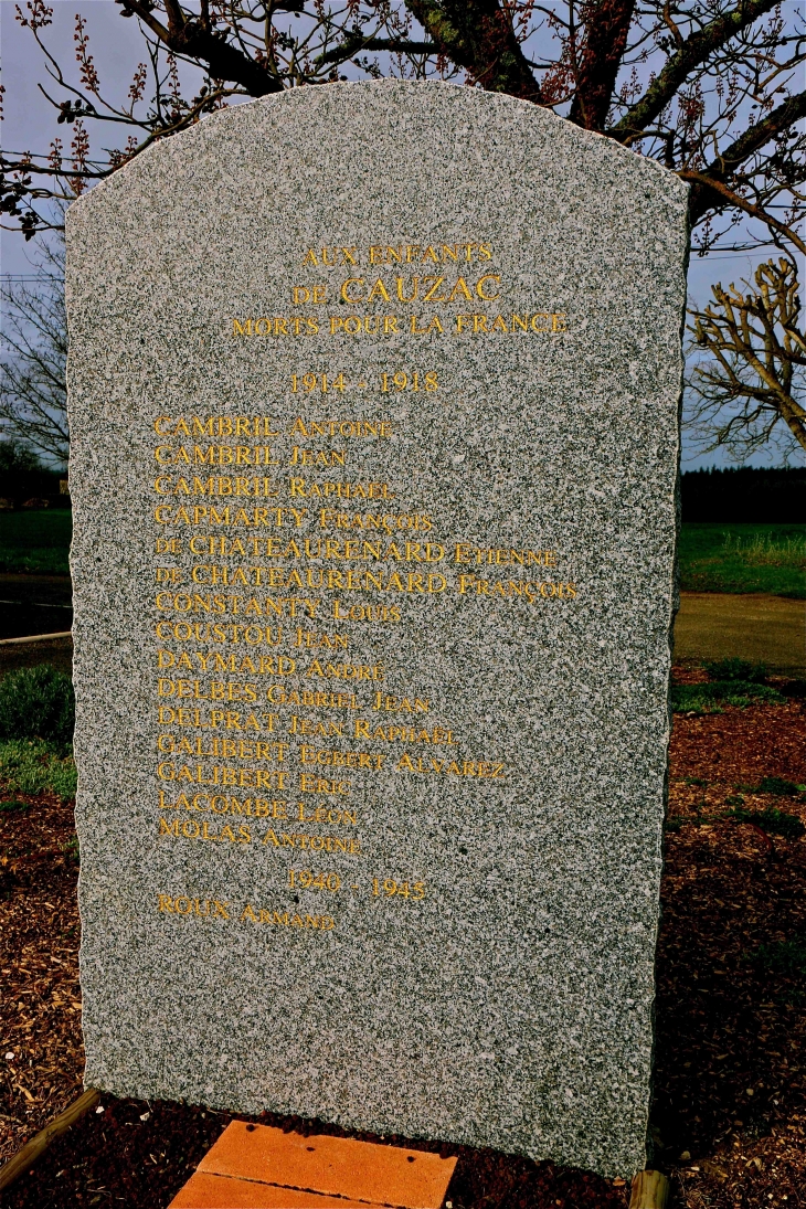 Le Monument aux Morts - Cauzac