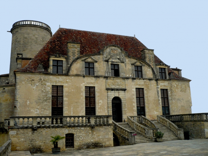 Château de Duras. Façade principale.