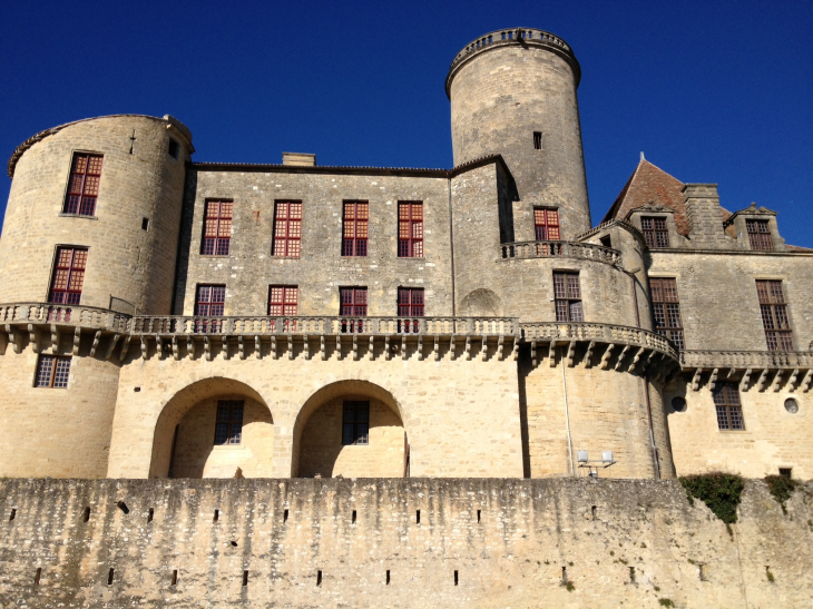 Le château des Ducs. - Duras