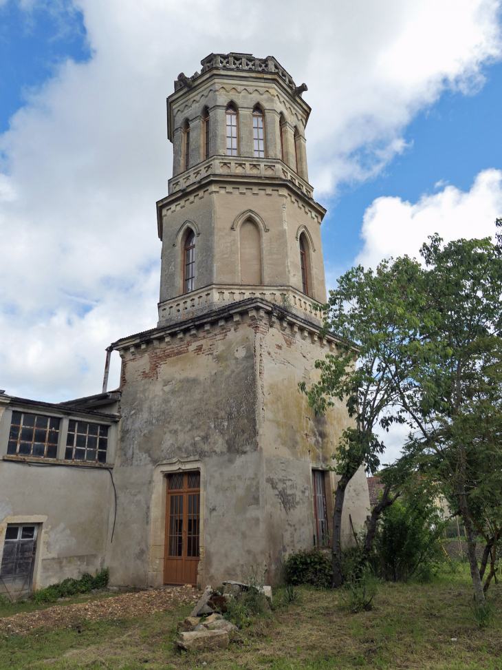 La tour observatoire du château Arago - Fauguerolles