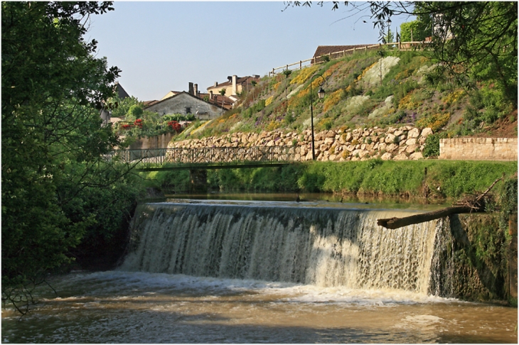 Chute du Tolzac au moulin de Fauillet