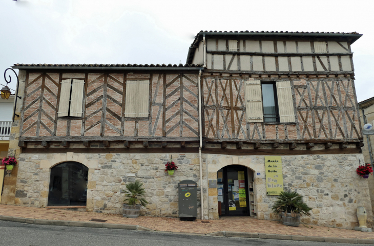 Le musée de la boîte en fer blanc dans une maison du XVIème siècle - Francescas