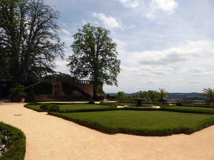 L'Esplanade du château - Fumel