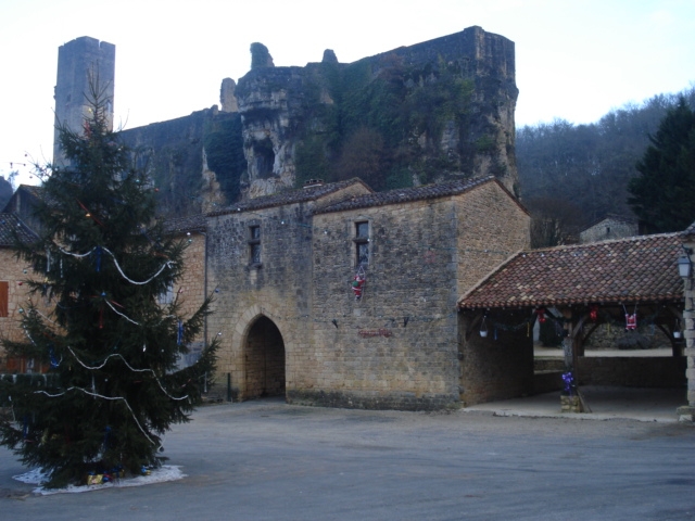 Vue de la place à Noel - Gavaudun