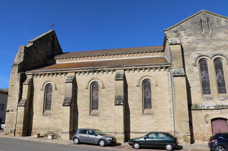 Façade sud de l'église Notre Dame de Gontaud. - Gontaud-de-Nogaret