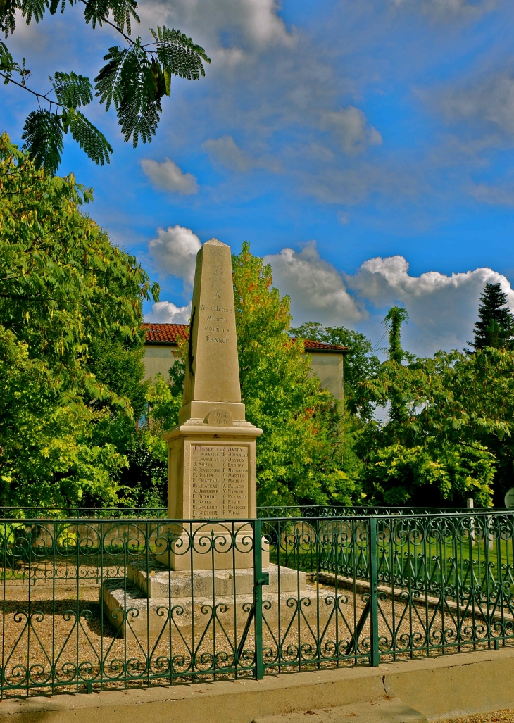 Le Monument aux Morts - La Sauvetat-du-Dropt