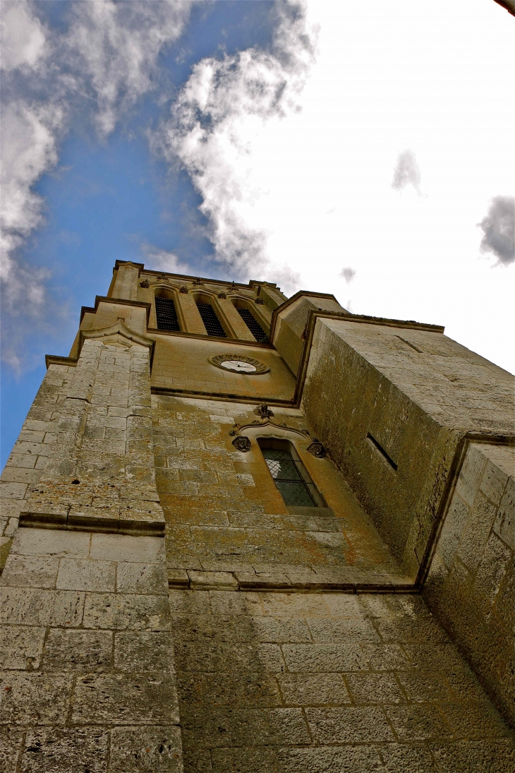 Le clocher gothique de l'église Saint Germain - La Sauvetat-du-Dropt