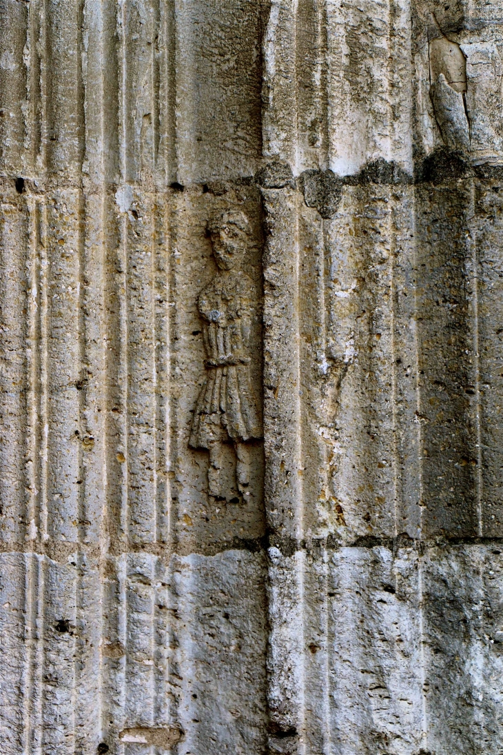 Sculpture-des-piedroits-du-portail-de-l-eglise-saint-germain - La Sauvetat-du-Dropt