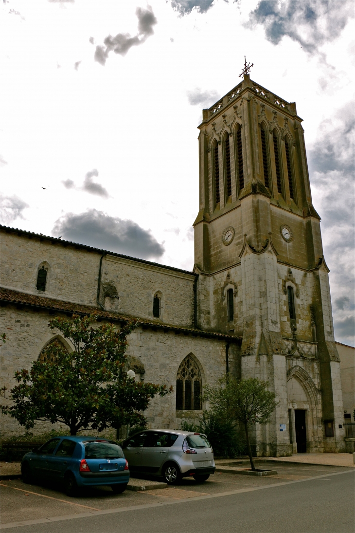 Façade nord de l'église Saint Germain. - La Sauvetat-du-Dropt