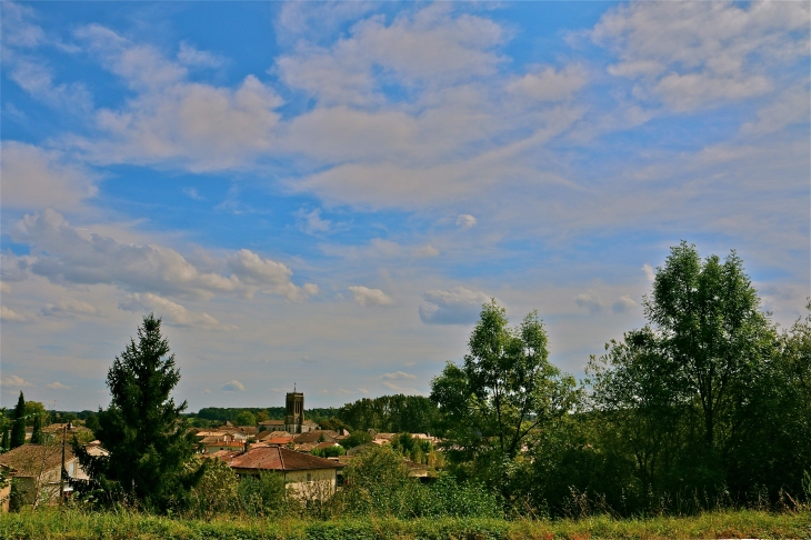 Vue sur le village. - La Sauvetat-du-Dropt