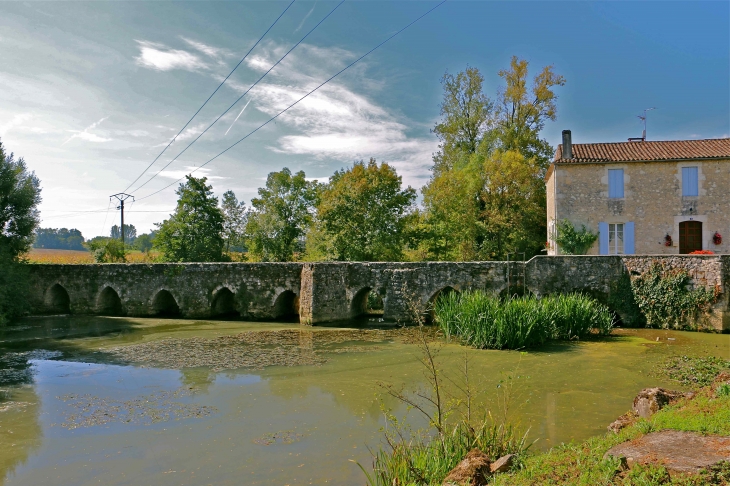 Le pont médiéval - La Sauvetat-du-Dropt