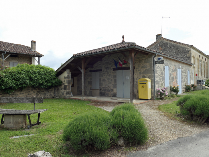 Devant la mairie - Lannes