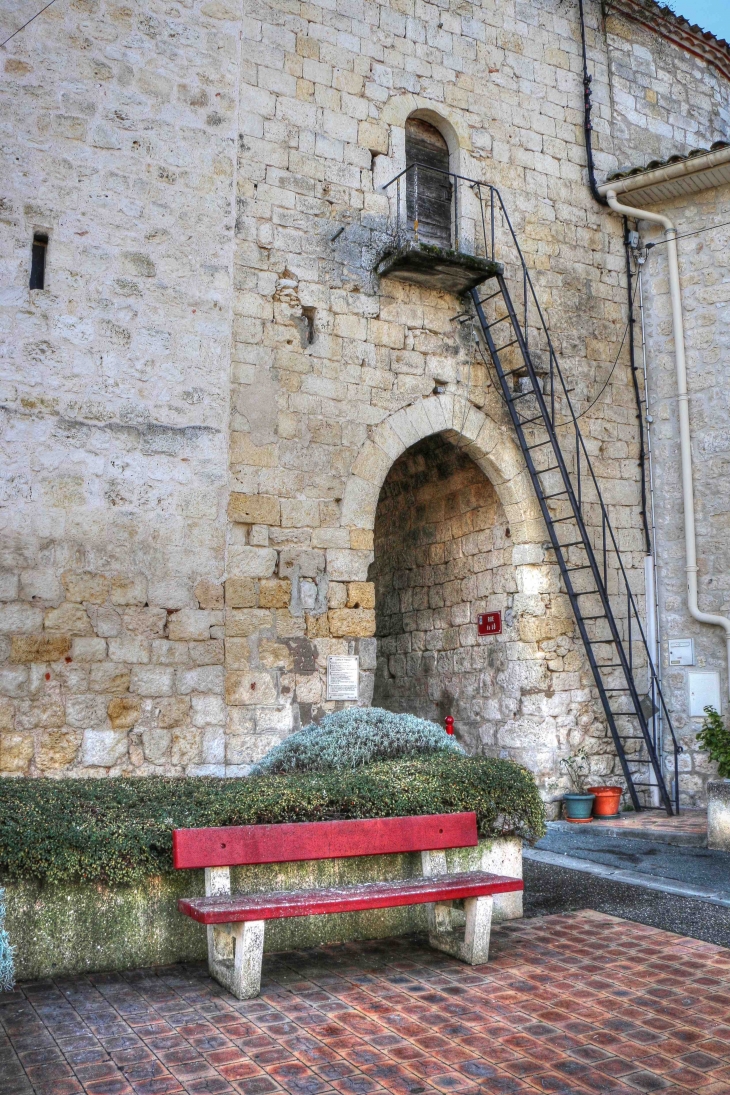 Près de la Tour de l'Horloge - Laroque-Timbaut