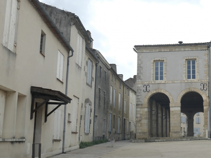 Arcades dans la ville - Le Mas-d'Agenais