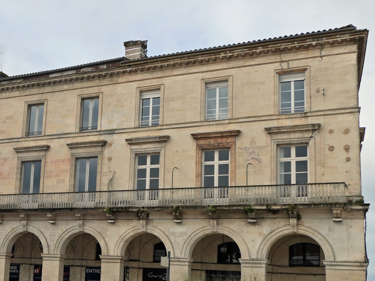 Place du Marché : les arcades - Marmande