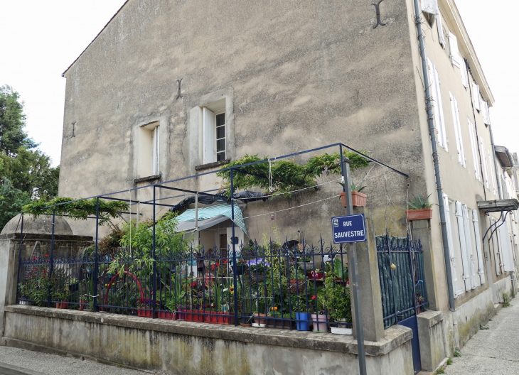 Rue Sauvestre : maison fleurie - Marmande