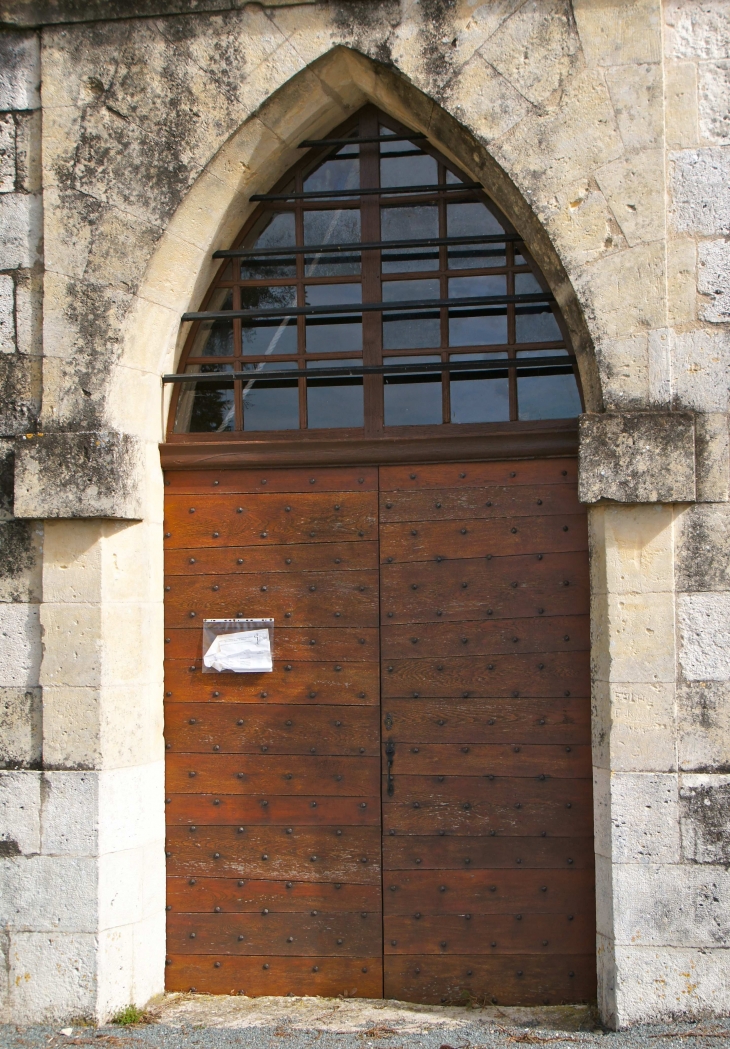 Portail de l'église de Naresse. - Mazières-Naresse