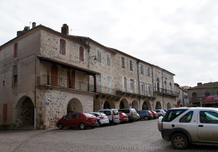 Place Falliers , en 2013. - Mézin