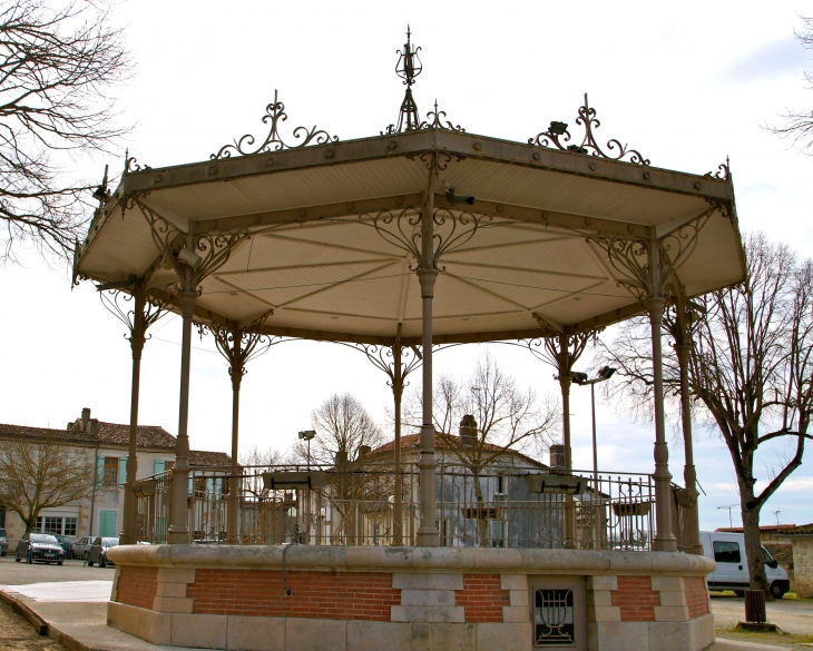 Le kiosque à musique. - Mézin