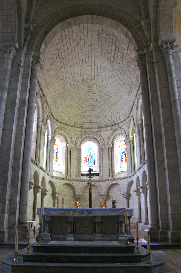 Le choeur de l'église Saint-Jean-Baptiste. - Mézin