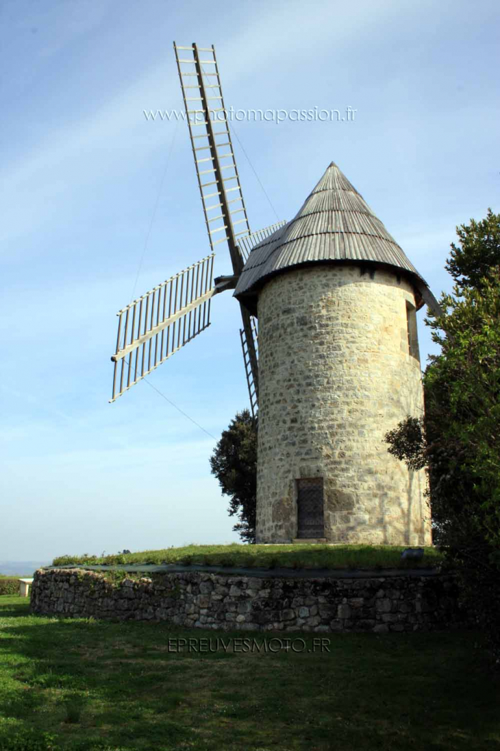 Le Moulin à vent du Capet - Montpezat