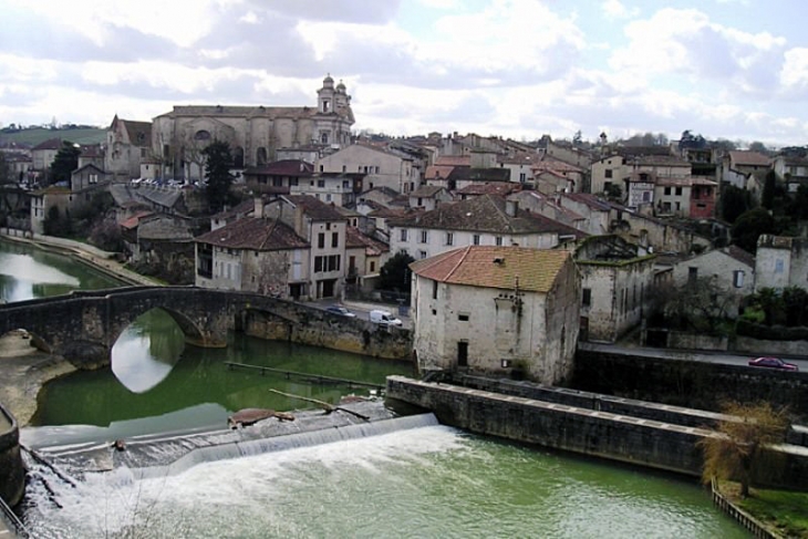 Vue sur le pont et le quartier du château  - Nérac