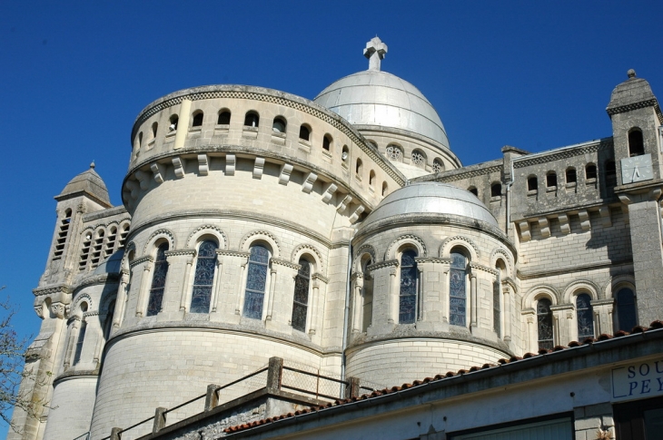 Vue de la basilique - Penne-d'Agenais