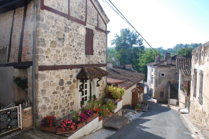 Rue du Centre - Poudenas