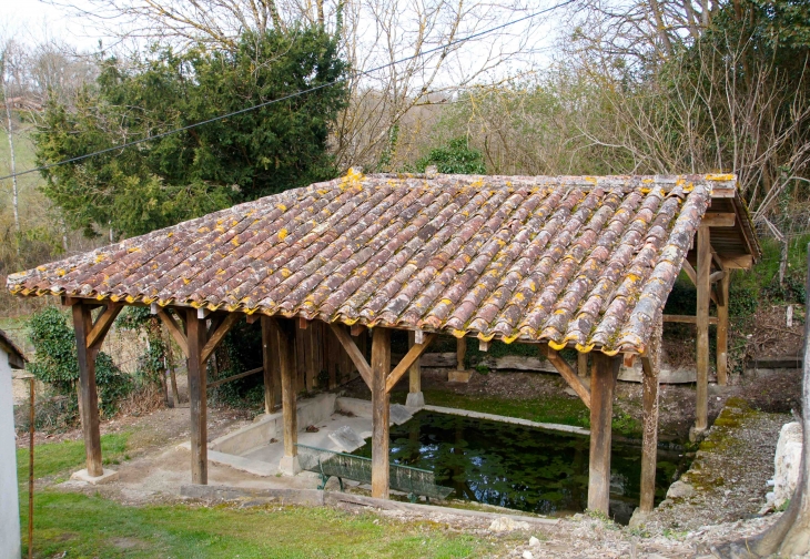 Le Lavoir. - Poudenas