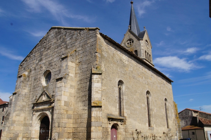 Eglise Saint-Jean-Baptiste du XIe siècle et remaniée au XVIe siècle. - Prayssas